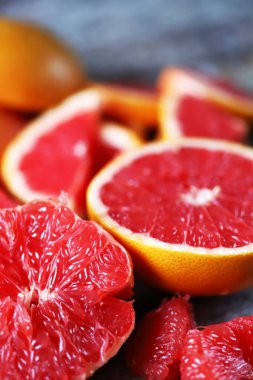 Taze sulu greyfurtlar. Greyfurt hamuru. C vitamini kavramı.