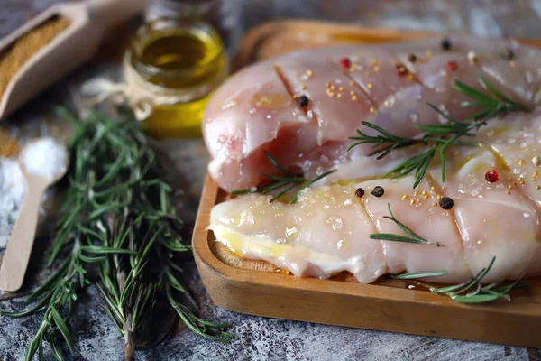 Raw Chicken Breasts Rosemary Spices Selective Focus Macro — Stock Photo, Image