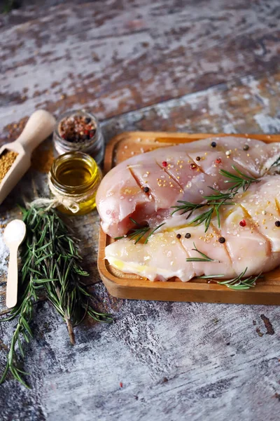 Raw Chicken Breasts Rosemary Spices Selective Focus Macro — Stock Photo, Image