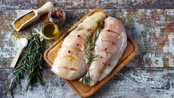 Raw Chicken Breasts Rosemary Spices Selective Focus Macro — Stock Photo, Image