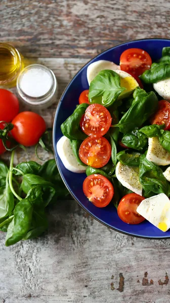 Salada Caprese Brilhante Saudável Com Tomates Cereja Conceito Dieta — Fotografia de Stock