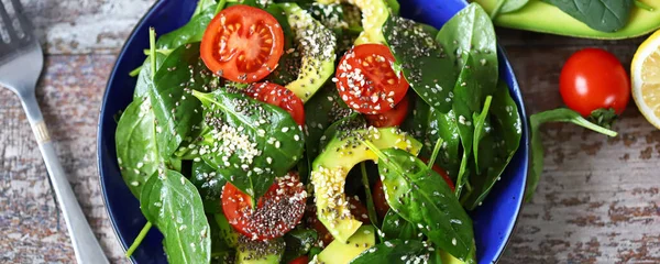 Healthy Salad Avocado Spinach Cherry Tomatoes Vegan Salad Super Food — Stock Photo, Image