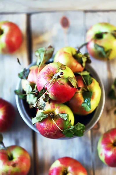 Fresh Apples Bowl Wooden Surface Harvest Apples — Stock Photo, Image