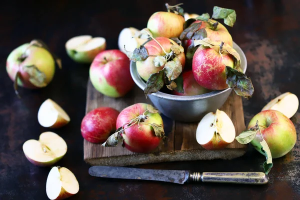 Fresh Apples Bowl Wooden Surface Harvest Apples — Stock Photo, Image