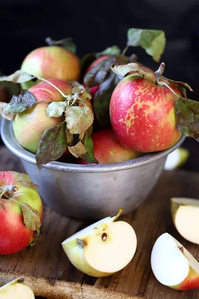 Fresh Apples Bowl Wooden Surface Harvest Apples — Stock Photo, Image