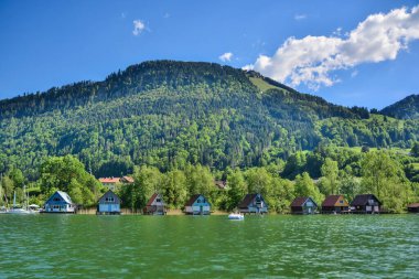Yaz Koyu Dağları Su Denizi Limanı tekne gezisi
