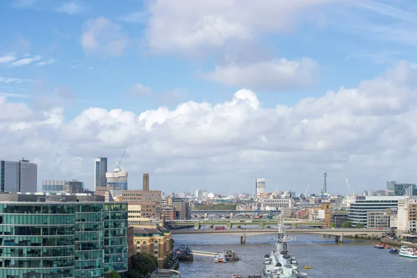 Modern Binalar Bulutlu Gökyüzü Londra Ngiltere — Stok fotoğraf