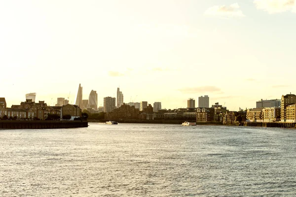 Gün Batımında Ngiltere Londra Nehir Manzarası Görüntülemek — Stok fotoğraf