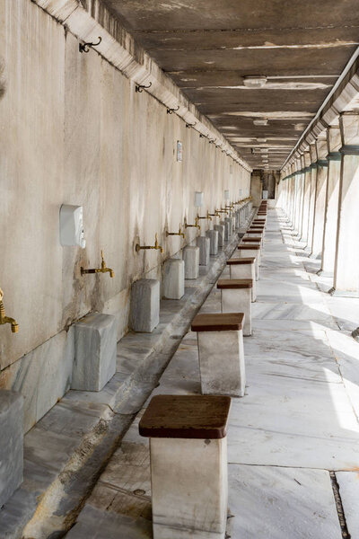 Место, где верующие моют ноги перед молитвой, Голубая мечеть Стамбул
.