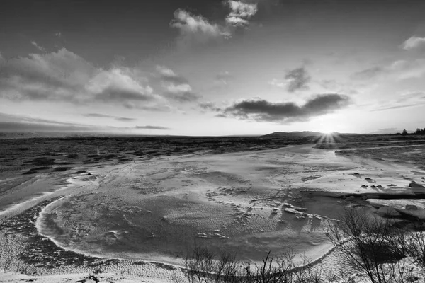 Tramonto Sulla Tundra Ghiacciata Con Neve Ghiaccio — Foto Stock