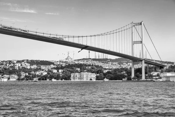 Τζαμί Ορτάκιοϊ Και Γέφυρα Του Βοσπόρου Στην Κωνσταντινούπολη Τουρκία — Φωτογραφία Αρχείου