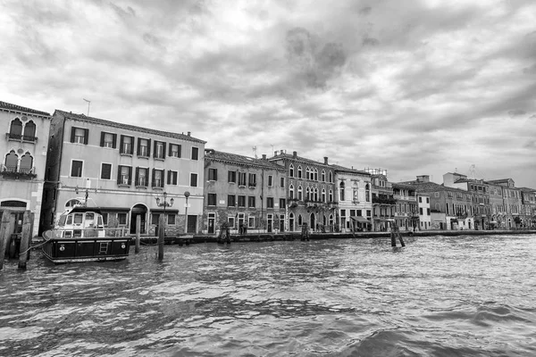 Venedik Kanallar Çok Bulutlu — Stok fotoğraf