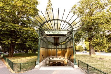 Metro sokak tabelası Park, Paris, Fransa