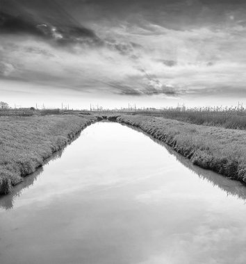 güzel gökyüzü ile Little Nehri.