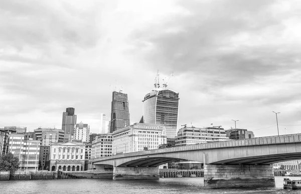 Nuovo Skyline Con Bel Cielo — Foto Stock