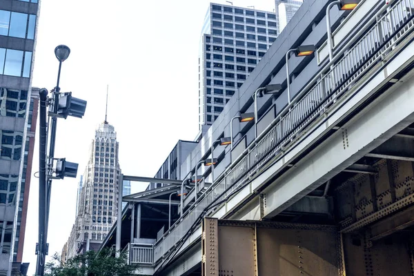 芝加哥市中心 摩天大楼和地铁线 — 图库照片