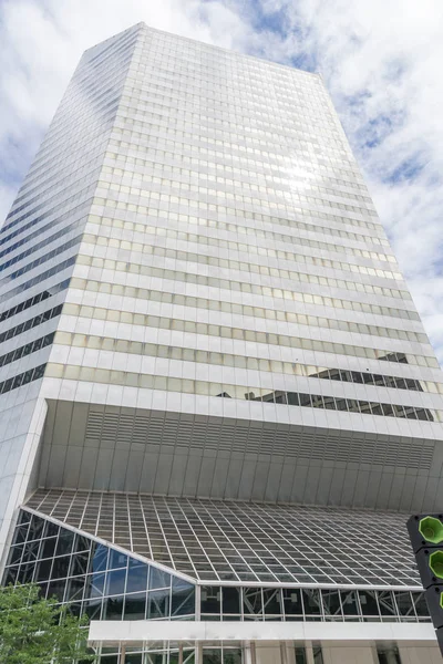Alacsony Szög Kilátás Modern Felhőkarcoló Ban Cleveland Amerikai Egyesült Államok — Stock Fotó