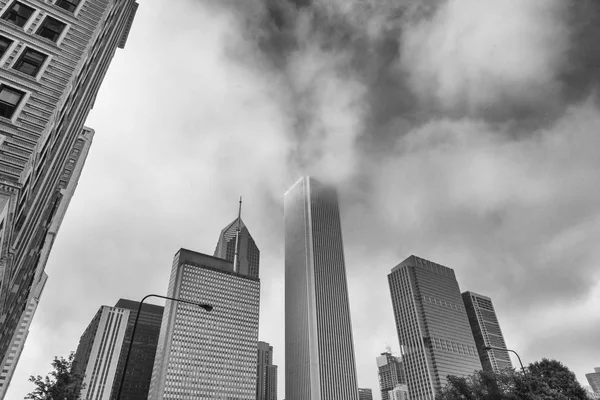 Skyskrapor Dimman Chicago — Stockfoto