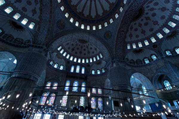 Sinisen Moskeijan Sisätilat Sulttaani Ahmet Camii Istanbul Turkki — kuvapankkivalokuva