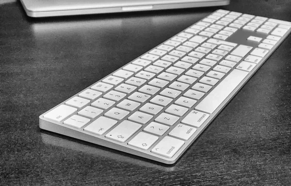 Gros Plan Clavier Blanc Sur Bureau — Photo