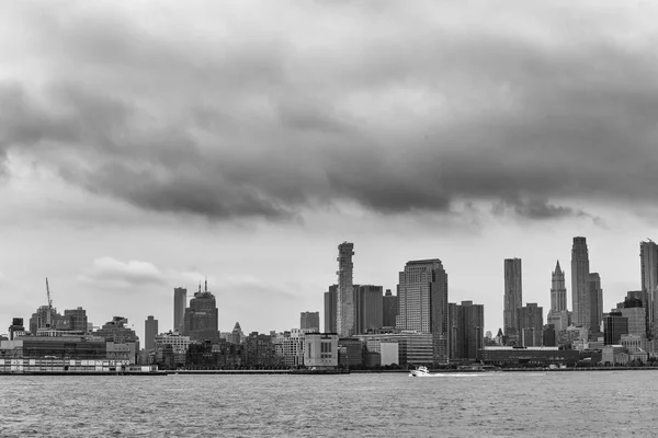 Скайлайн Верхнего Манхэттена Hoboken — стоковое фото