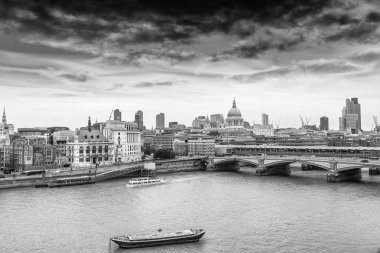 Londra manzarası ile arka plan aziz paul Katedrali.