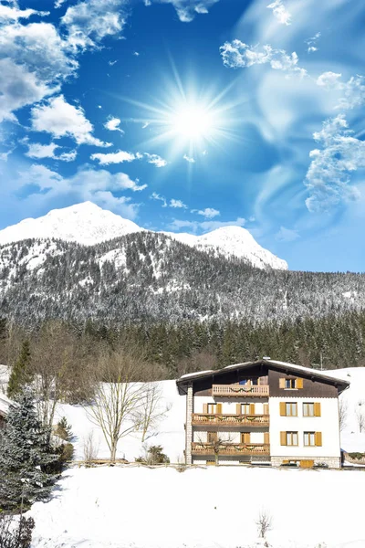 Berghütte Mit Traumhaftem Himmel Hintergrund — Stockfoto