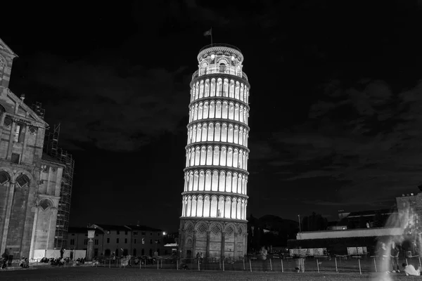Torre Inclinada Por Noche — Foto de Stock