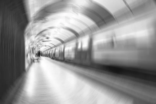 Röret Anländer Till Stationen — Stockfoto