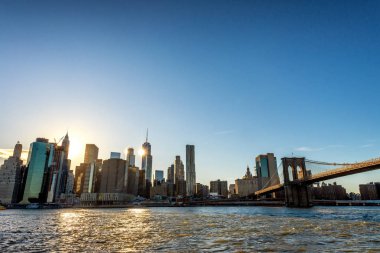 Gün batımında Manhattan'ın güzel manzarası.