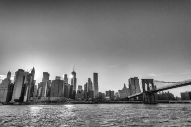 Gün batımında Manhattan'ın güzel manzarası.