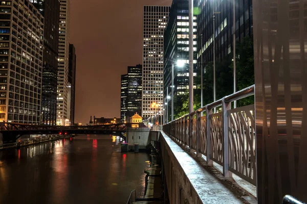 Piękny Widok Budynku Chicago Nocy — Zdjęcie stockowe
