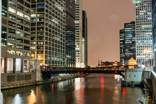 Hermosa Vista Del Edificio Chicago Por Noche —  Fotos de Stock