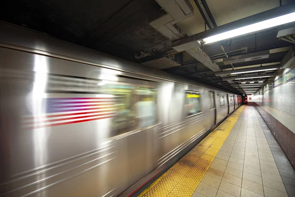 Treno Della Metropolitana New York Transito Nella Stazione — Foto Stock