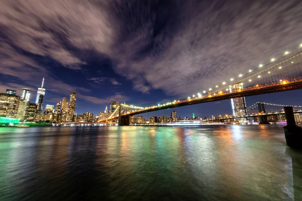 Manhattan Skyline Και Γέφυρα Του Brooklyn Από Νύχτα — Φωτογραφία Αρχείου