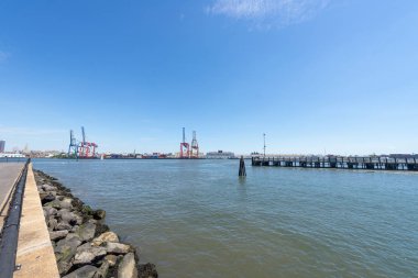 New York Valilik Adası 'ndan panoramik manzara.