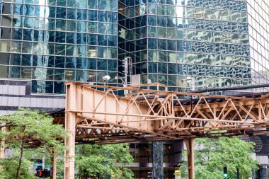 metro tren görünümünü Chicago'da metal Köprüsü