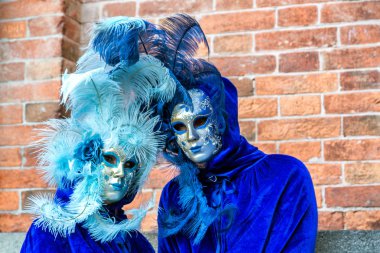 venezia maskeli mavi karnaval insanlarda