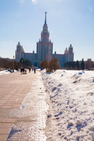 Здание Московского Государственного Университета Столице России Зимний День — стоковое фото