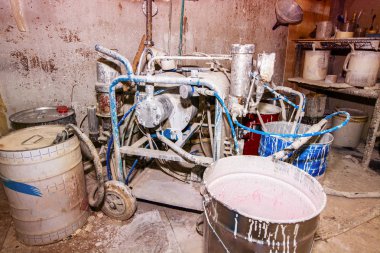 Endüstriyel makine ve atölye eski kovaları