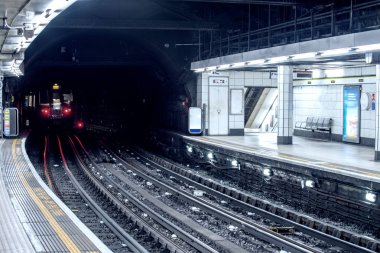 Metro Tren İstasyonu, Londra yaklaşıyor.