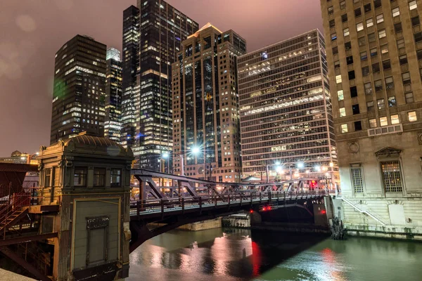 Hermosa Vista Del Edificio Chicago Por Noche —  Fotos de Stock