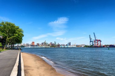 New York Valilik Adası 'ndan panoramik manzara.