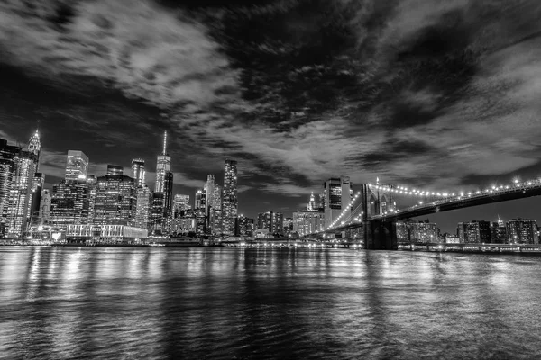 Bajo Manhattan Por Noche Nueva York Imagen De Stock