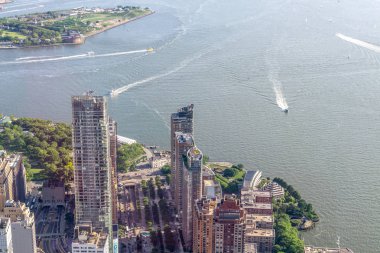 Manhattan 'ın aşağısındaki gökdelenlerin hava manzarası.