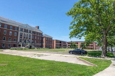 New York 'taki Valilik Adası' nda terk edilmiş eski binalar