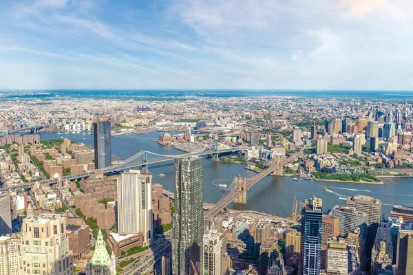 Manhattan aerial View with its bridges, Brooklyn Bridge and Manh — Stock Photo, Image