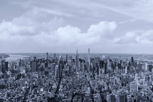Вид с воздуха на Манхэттен с его небоскребами — стоковое фото