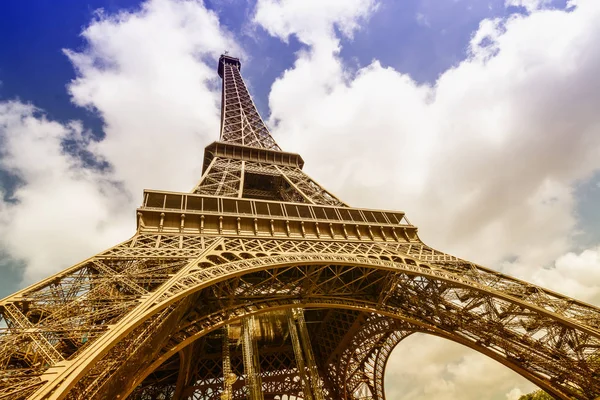美丽的景色在巴黎艾菲尔铁塔 — 图库照片