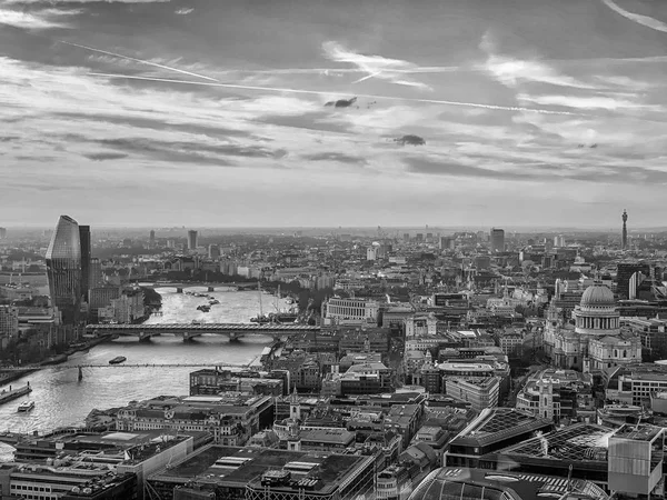 Skyline de Londres au coucher du soleil, Vue aérienne — Photo